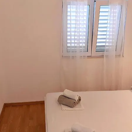 Mit Terrasse Und Herrlichem Ausblick In Strandnaehe Apartment