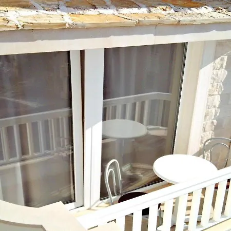 Apartment Mit Terrasse Und Herrlichem Ausblick In Strandnaehe