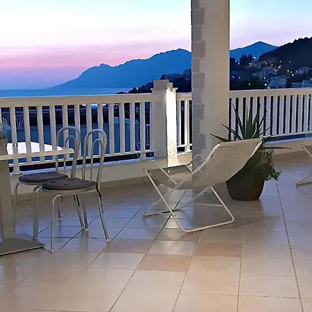 Mit Terrasse Und Herrlichem Ausblick In Strandnaehe Apartment