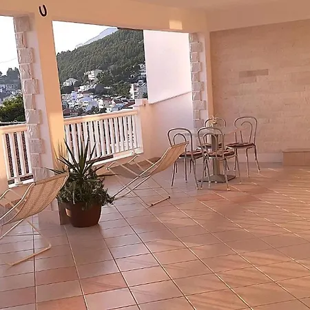 Mit Terrasse Und Herrlichem Ausblick In Strandnaehe Apartment