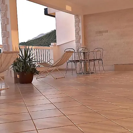 Mit Terrasse Und Herrlichem Ausblick In Strandnaehe Apartment Baska Voda