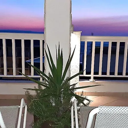 Mit Terrasse Und Herrlichem Ausblick In Strandnaehe * Baska Voda